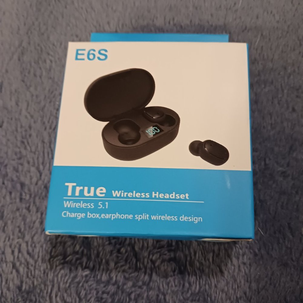 NWT! TRUE WIRELESS HEADPHONES